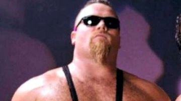 El ex luchador de WWE Jim "The Anvil Neidhart".