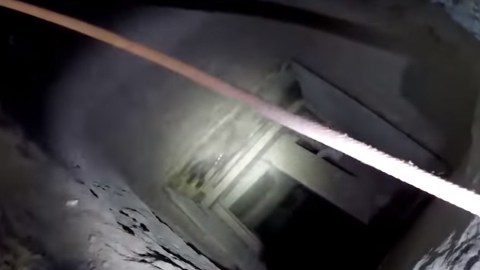 Las autoridades indicaron que el pasadizo era usado para pasar droga de un lado a otro.