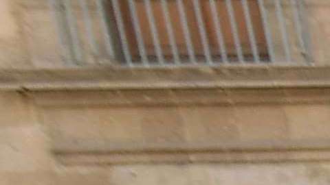 Miembros de la prensa sostienen imágenes de colegas durante una protesta contra el asesinato o la desaparición de más de 140 periodistas y reporteros gráficos en México desde el 2000, frente al Palacio Nacional.