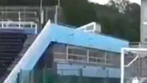 El brasileño Roberto Carlos sigue rompiendo el balón.