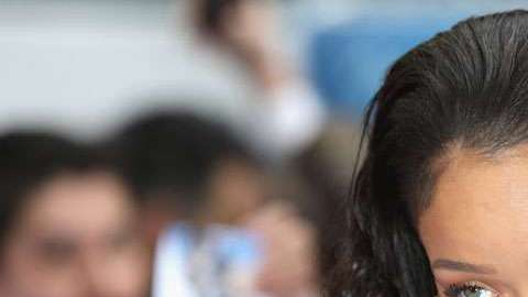 Rihanna es el centro de las miradas.