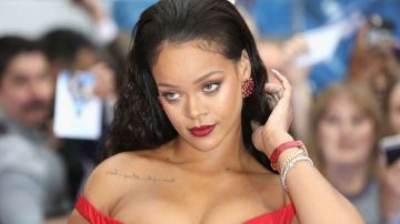 Rihanna es el centro de las miradas.