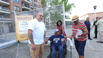 Inquilina Sylvia Burnett, 95 vive en el edificio desde los años 50. Inquilinos de la Avenida Washington en el Bronx se quejan del casero y cuentan con el apoyo del Concejal Ritchie Torres.