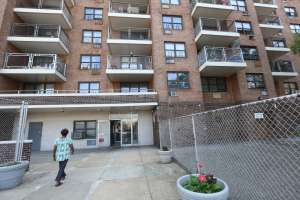 Violencia sin freno: lanzaron bomba molotov en apartamento en El Bronx