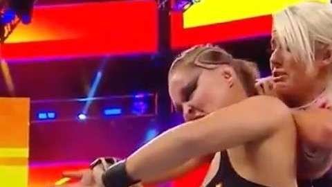 Ronda Rousey ya es campeona de la WWE tras vencer a Alexa Bliss.