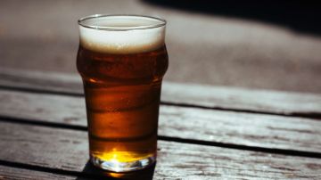 Un vaso de cerveza al día podría salvarte la vida.