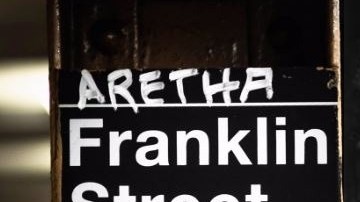 Tributo a Aretha Franklin en el subway de Nueva York.