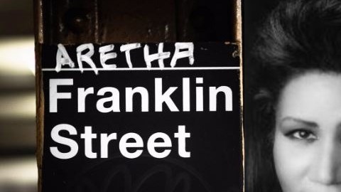 Tributo a Aretha Franklin en el subway de Nueva York.