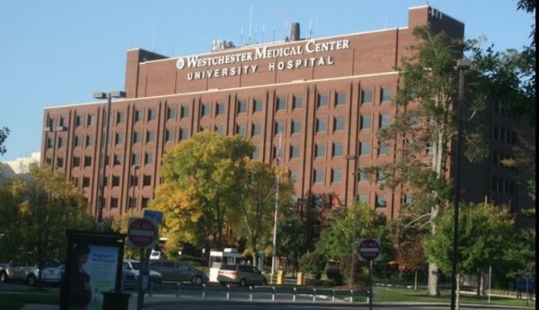 Dos ancianos mueren en tiroteo dentro de un hospital en Westchester