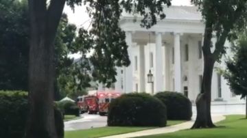 La ambulancia trasladó al miembro de la Casa Blanca a un hospital.