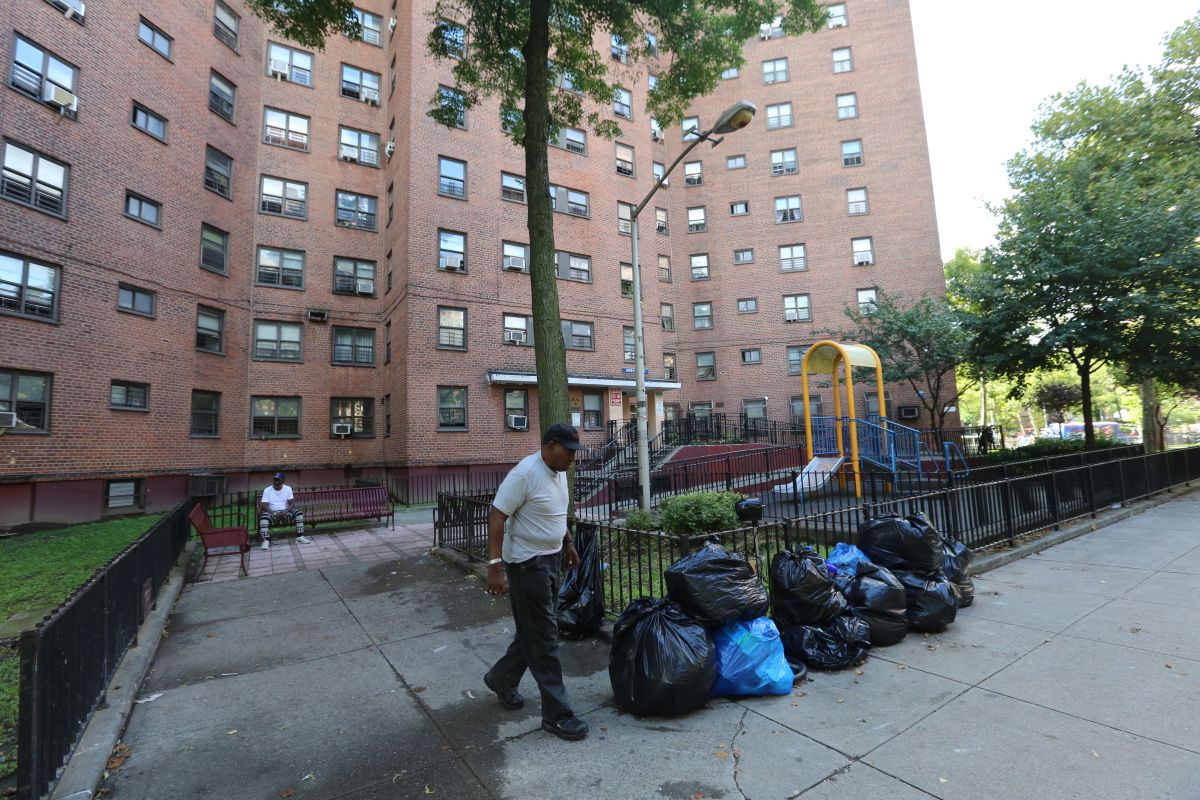 Hispanic man shot dead in front of NYCHA building in the Bronx
