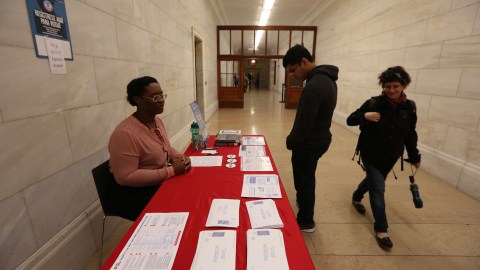 Hoy es el dia nacional para registrarse para votar en las Bibliotecas de Nueva York.