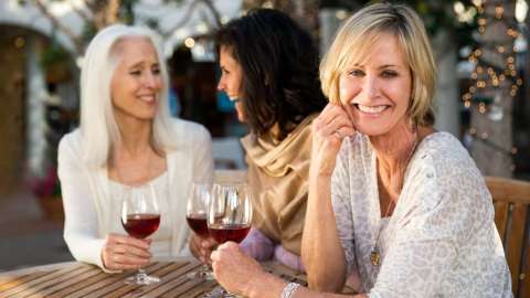 Hay riesgos para la salud por el consumo de bebidas alcohólicas.