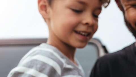 ¿Te gustaría saber lo que hace tu hijo en su celular todo el tiempo?