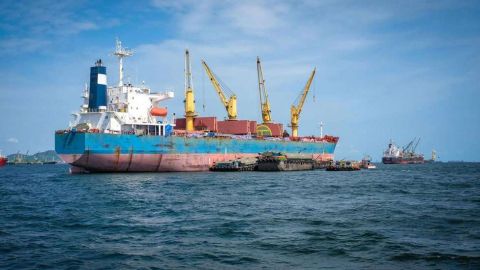 Unos diez barcos de carga naufragan cada año por este curioso motivo.