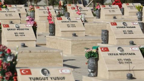 Los cuerpos de los turcochipriotas desaparecidos han recibido sepultura.