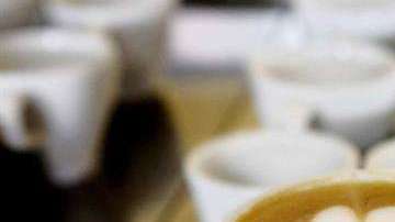 La refresquera le entra al café.