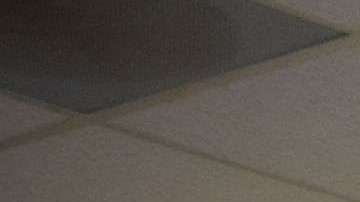 Jason Heath (c de pie), posa con los estudiantes reclusos en Norco. EFE