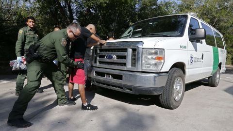En Pima rechazan los fondos que el gobierno federal otorga a ICE y CBP.