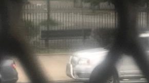 El sospechoso conducía una Lincoln Mark LT blanca.