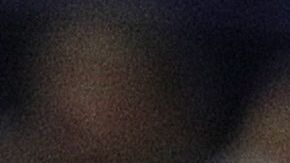 Del Potro y Djokovic se abrazan al final del partido.