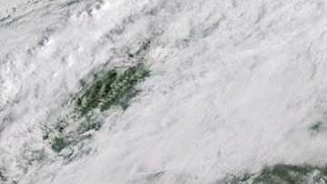 Fotografía cedida por la NOAA que muestra el huracán Florence moviéndose hacia la costa este de EEUU.