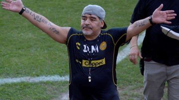El argentino Diego Armando Maradona sigue capoteando las críticas en México. (Foto: EFE/Juan Carlos Cruz)
