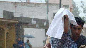Habitantes del municipio de Culiacán se resguardan de la inundación en su ciudad. (Foto: EFE/Juan Carlos Cruz)