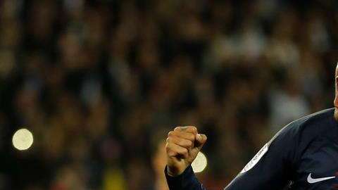 El brasileño Neymar Jr. resaltó sobre y bajo la pasarela de la Semana de la Moda de París.. (Foto: EFE/ETIENNE LAURENT)
