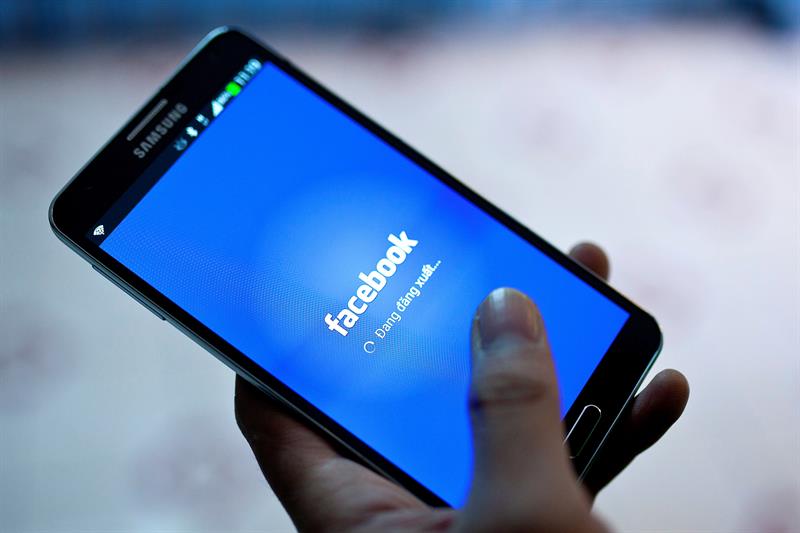 Tras conocerse la noticia del robo de datos, las acciones de Facebook caían un 2.51 % en la bolsa de Nueva York.