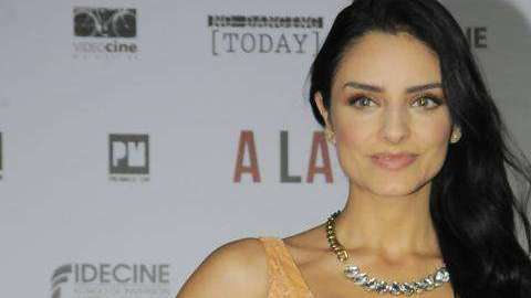 Aislinn Derbez.