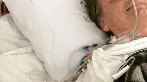 Jair Bolsonaro saludó a sus seguidores desde el hospital