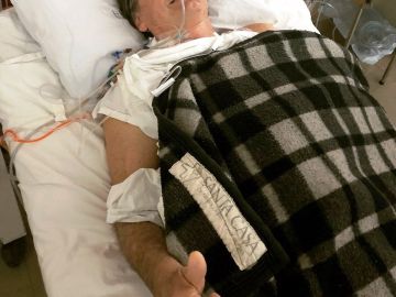 Jair Bolsonaro saludó a sus seguidores desde el hospital