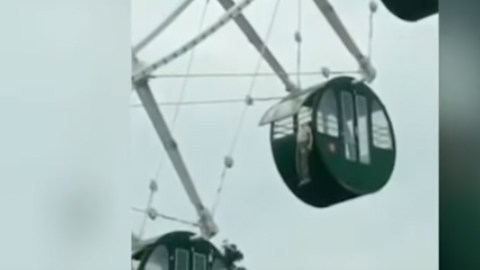 El detalle de que su cabeza quedó atascada, impidió que el menor cayera al vacío.