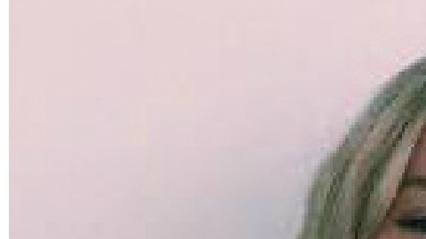 La universitaria de 20 años mordió durante años sus dedos y uñas.