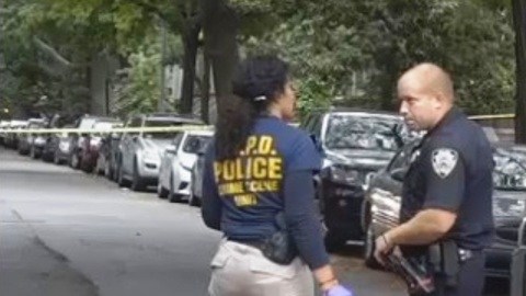 El hecho sucedió en 83 Bainbridge St.