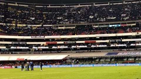 La cancha del Estadio Azteca sigue sin estar al 100%.