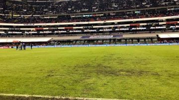 La cancha del Estadio Azteca sigue sin estar al 100%.