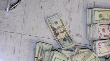 Las autoridades confiscaron el dinero