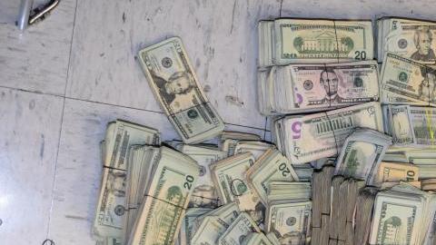 Las autoridades confiscaron el dinero