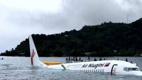 Todos a salvo después del accidente del avión de Air Niugini.