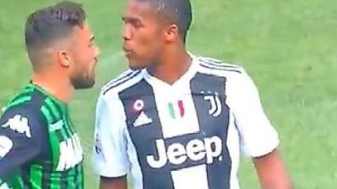 El brasileño Douglas Costa perdió la cabeza.