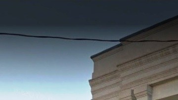 El incidente ocurrió anoche frente a esta institución