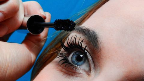 Cuando se trata de un “look” más elaborado, las pestañas postizas pueden convertirse en tus mejores amigas.