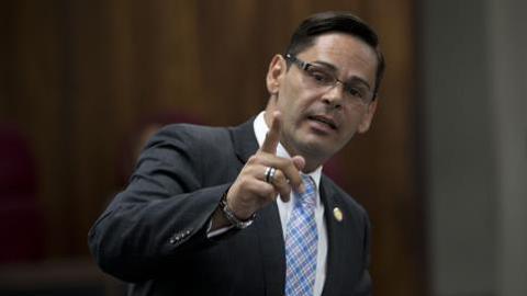El Fiscal de Distrito de Caguas, Yamil Juarbe, mencionó que la madre del menor no se encontraba en el lugar cuando ocurrieron los hechos.
