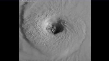 Así es como se ve en estos momentos el ojo del huracán Florence.