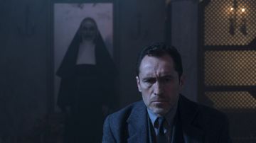 Demián Bichir en The Nun. Warner Bros.