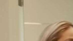 Claudia Galván en video de reggaeton.