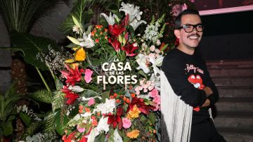 Manolo Caro en la fiesta de lanzamiento de La Casa de las Flores el 8 de agosto.