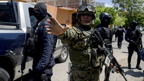 La Armada desarmó a la Policía de Acapulco.